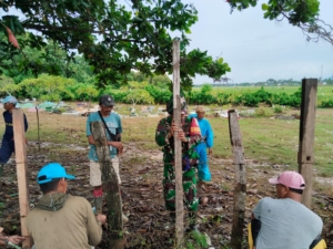 Babinsa Hadir di Tengah Warga, TPU Lunyuk Ode Kini Lebih Bersih dan Tertata