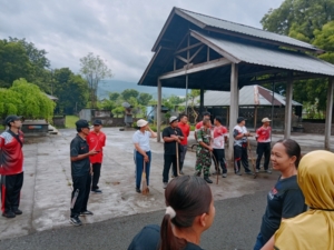 Minggu Produktif di Gerokgak: Serka Putu Mudita Kawal Gotong Royong Persiapan Gerakan Kulkul PKK