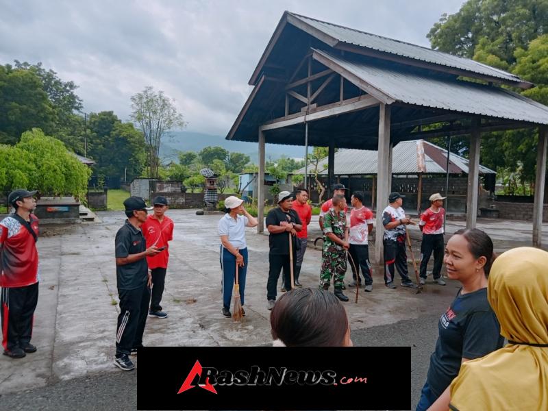 Minggu Produktif di Gerokgak: Serka Putu Mudita Kawal Gotong Royong Persiapan Gerakan Kulkul PKK