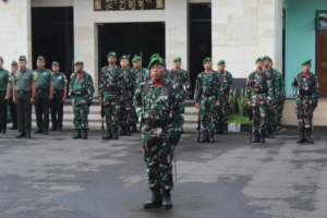 Danramil Ubud Pimpin Upacara Bendera di Makodim Gianyar, Disiplin Prajurit Ditekankan