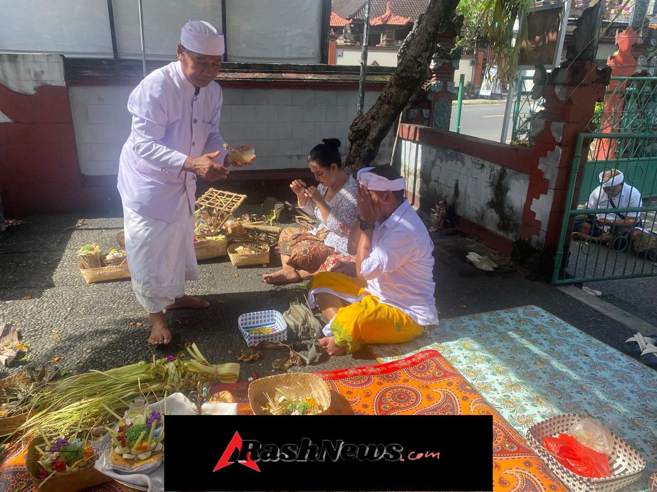 Piodalan Di Pura Makoramil, Danramil Banjarangkan Tegaskan Momentum Refleksi Diri Tingkatkan Keimanan Dan Ketakwaan