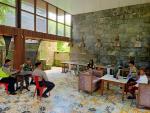 Babinsa Pejeng Kawan Perkuat Kewaspadaan Wilayah Lewat Sidak Penduduk Pendatang