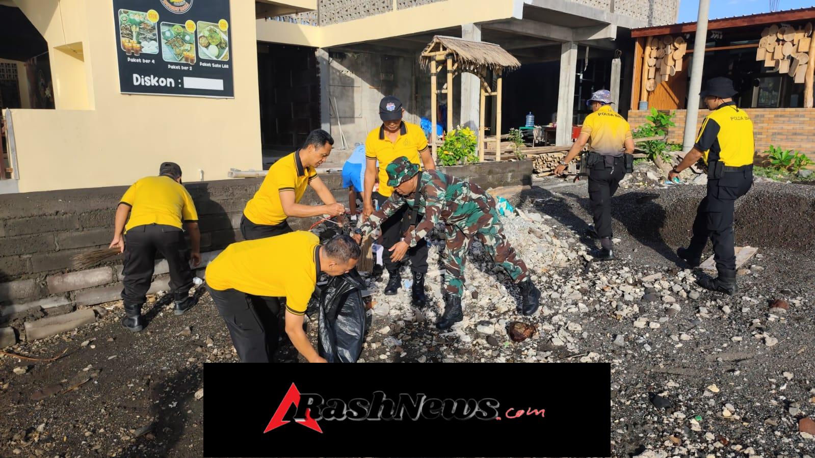 Ratusan Peserta Ikuti Bersih Pantai Lebih, Danramil 1616-01/Gianyar Jadi Penggerak Utama