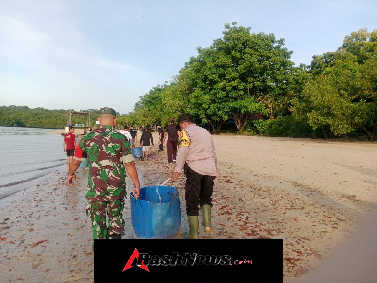 Sinergi Tanpa Batas: Babinsa Pejarakan Bersama Stakeholder Hijaukan Pesisir Lewat Aksi Bersih Pantai Serentak