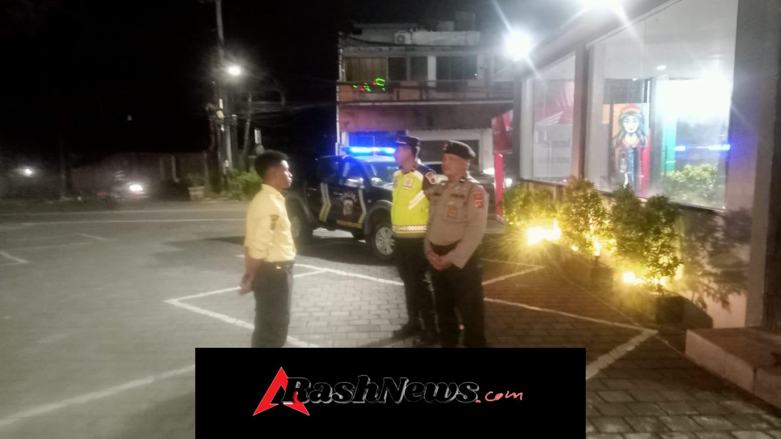 Polsek Kuta Utara Gelar Blu Light, Patrol Jamin Keamanan Masyarakat Di Jalan Tibubeneng.