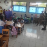 TNI Peduli Pendidikan Usia Dini, Babinsa Kamasan Kunjungi TK Negeri Kamasan