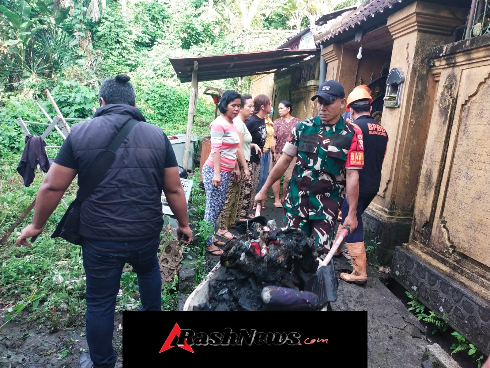 TNI Hadir Atasi Kesulitan Rakyat, Koramil Dawan Gelar Kerja Bakti Bersihkan Rumah Warga Pasca Kebakaran