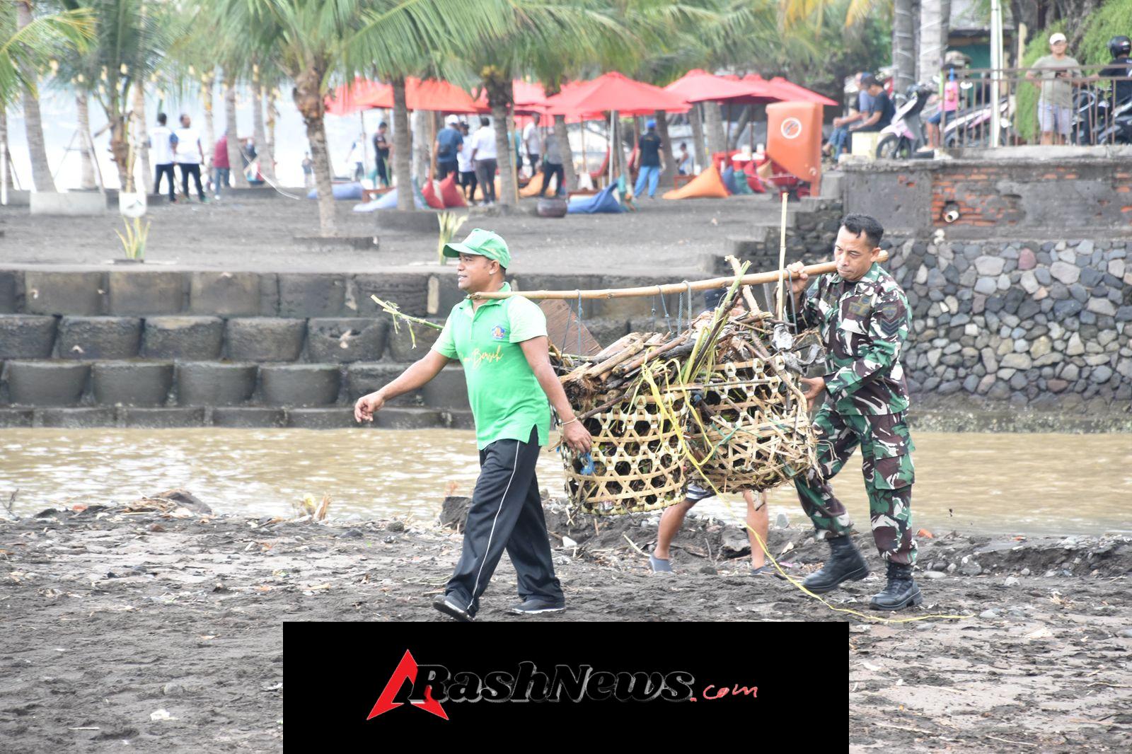 Jumat Bersih Berkelanjutan, Pantai Eks Pelabuhan Buleleng Disasar Aksi Bersih Sampah