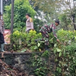 Gerakan Jumat Bersih, TNI-Polri Ajak Warga Jaga Sungai dari Sampah Plastik