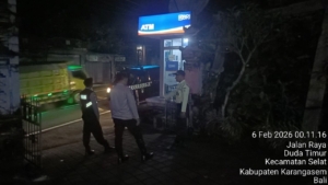 Polsek Selat Laksanakan Blue Light Patrol untuk Tingkatkan Keamanan Wilayah