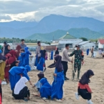 Pantai Bersih, Warga Bahagia: Kebersamaan TNI dan Masyarakat di Pulau Kaung