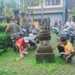 Babinsa dan Bhabinkamtibmas Tegallalang Kompak Dukung Jumat Bersih, Lingkungan Desa Makin Tertata