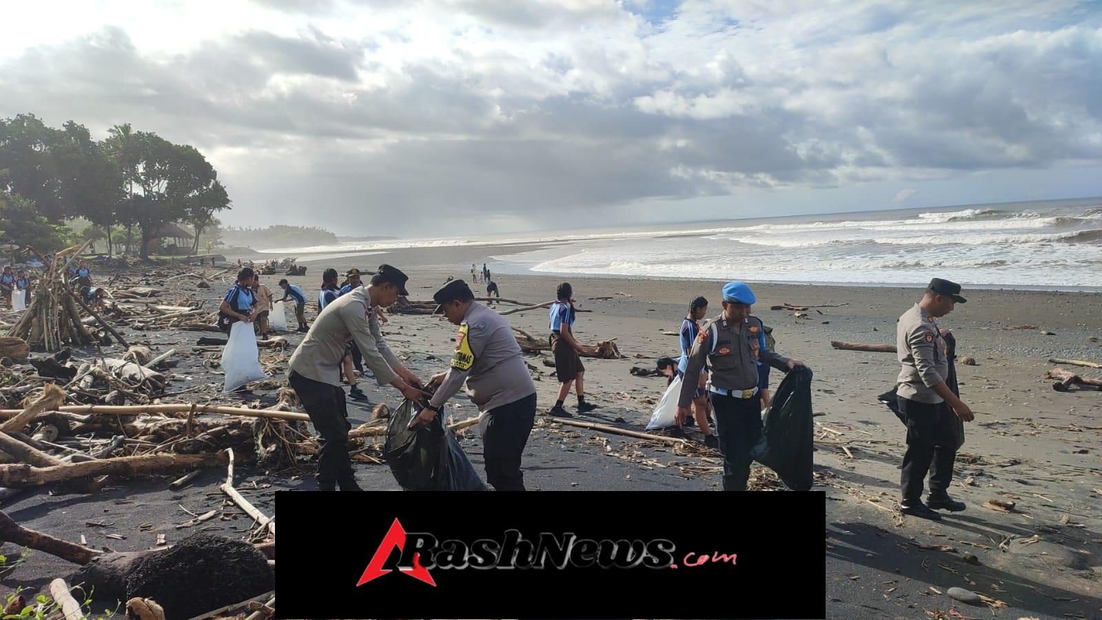 *Polsek Selbar bersama Instansi Terkait Laksanakan Giat Karya Bakti Terpadu Pembersihan Sampah Laut di Pantai Pengasahan*