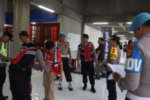 Polres Gianyar Gelar Pengamanan Pertandingan Super League Bali United vs Persebaya Surabaya di Stadion Dipta