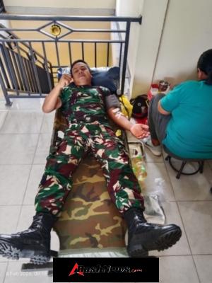 Donor Darah, TNI Dan Karang Taruna Di Gelgel Peduli Sesama