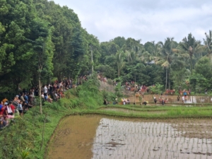 Sinergi Babinsa, Bhabinkamtibmas, dan Pecalang Jaga Kelancaran Naur Sesangi