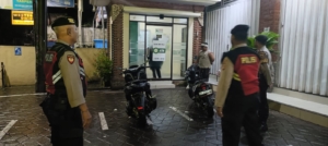 Patroli Harkamtibmas Samapta Polsek Abiansemal Sambangi Yowana Pembuat Ogoh-Ogoh