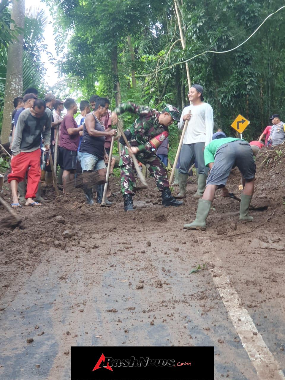 Kegiatan Gotong royong berjalan dengan tertib aman dan lancar.