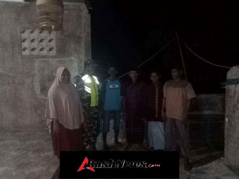 ‎Bersama Warga, Koramil 1607-03/Ropang Rawat Keamanan Lenangguar di Malam Hari