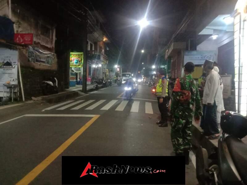 Sukseskan Bulan Suci Ramadhan, Serka Nyoman Suartana Amankan Ibadah Sholat Taraweh