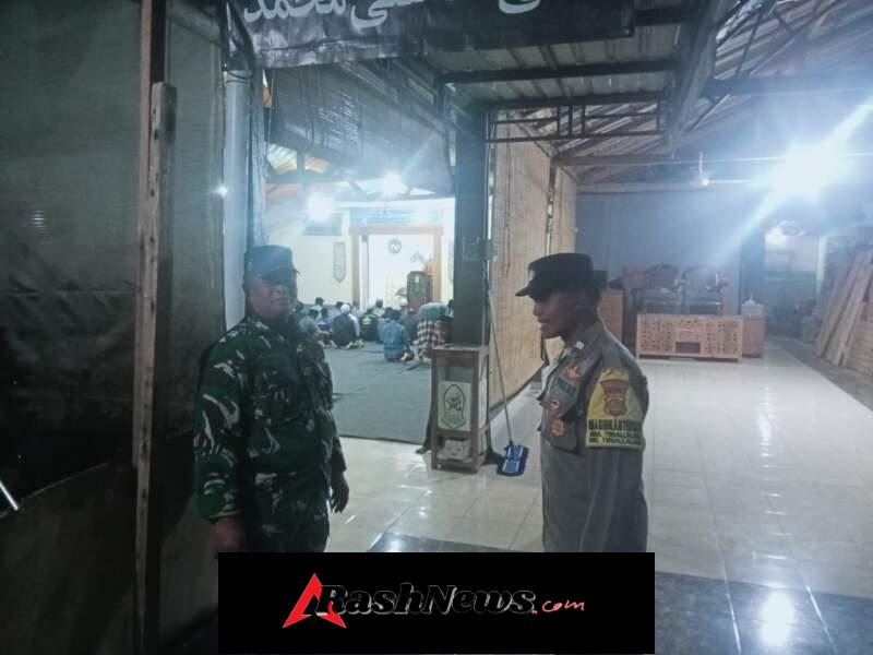 Pengamanan Humanis Babinsa Tegallalang Ciptakan Suasana Khidmat Sholat Tarawih