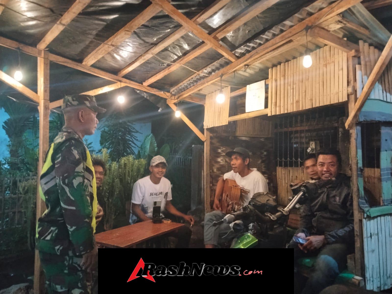 Jaga Kamtibmas, Babinsa Bolo Laksanakan Ronda Malam dan Himbauan Kamtibmas kepada Warga
