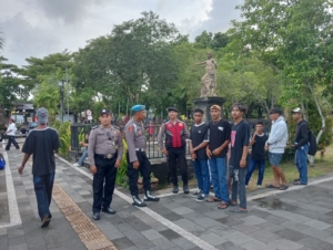 Sinergi Aparat Gabungan, Polsek Dentim Amankan Aktivitas Masyarakat di Lapangan Bajra Sandhi