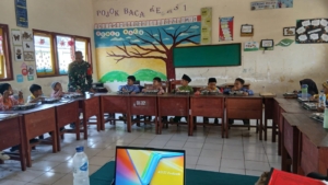 Dukung Peningkatan Gizi Siswa, Babinsa Kuang Kawal Pelaksanaan MBG