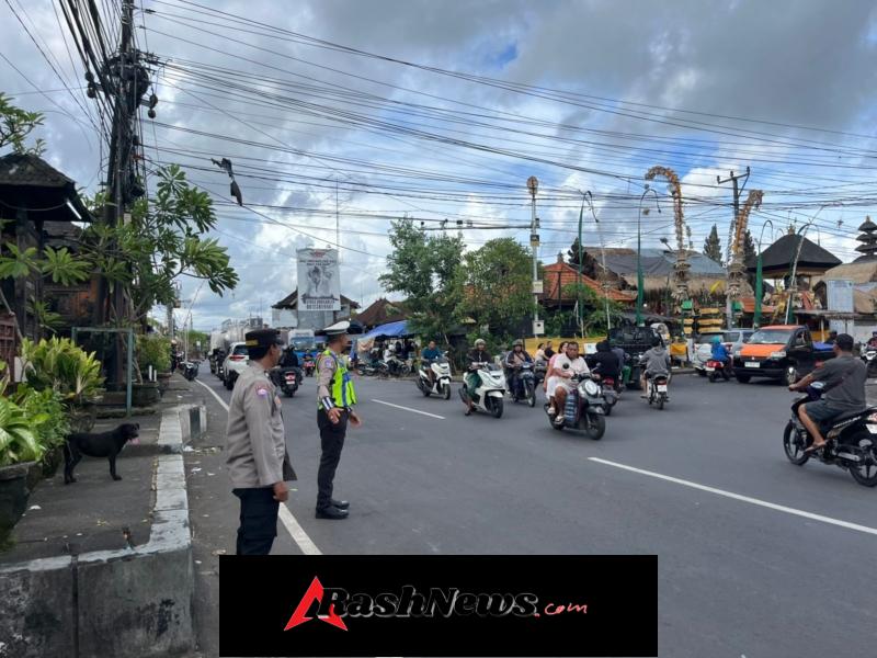 Antisipasi Kepadatan, Polsek Abiansemal Laksanakan Pengaturan Lalin Sore Hari