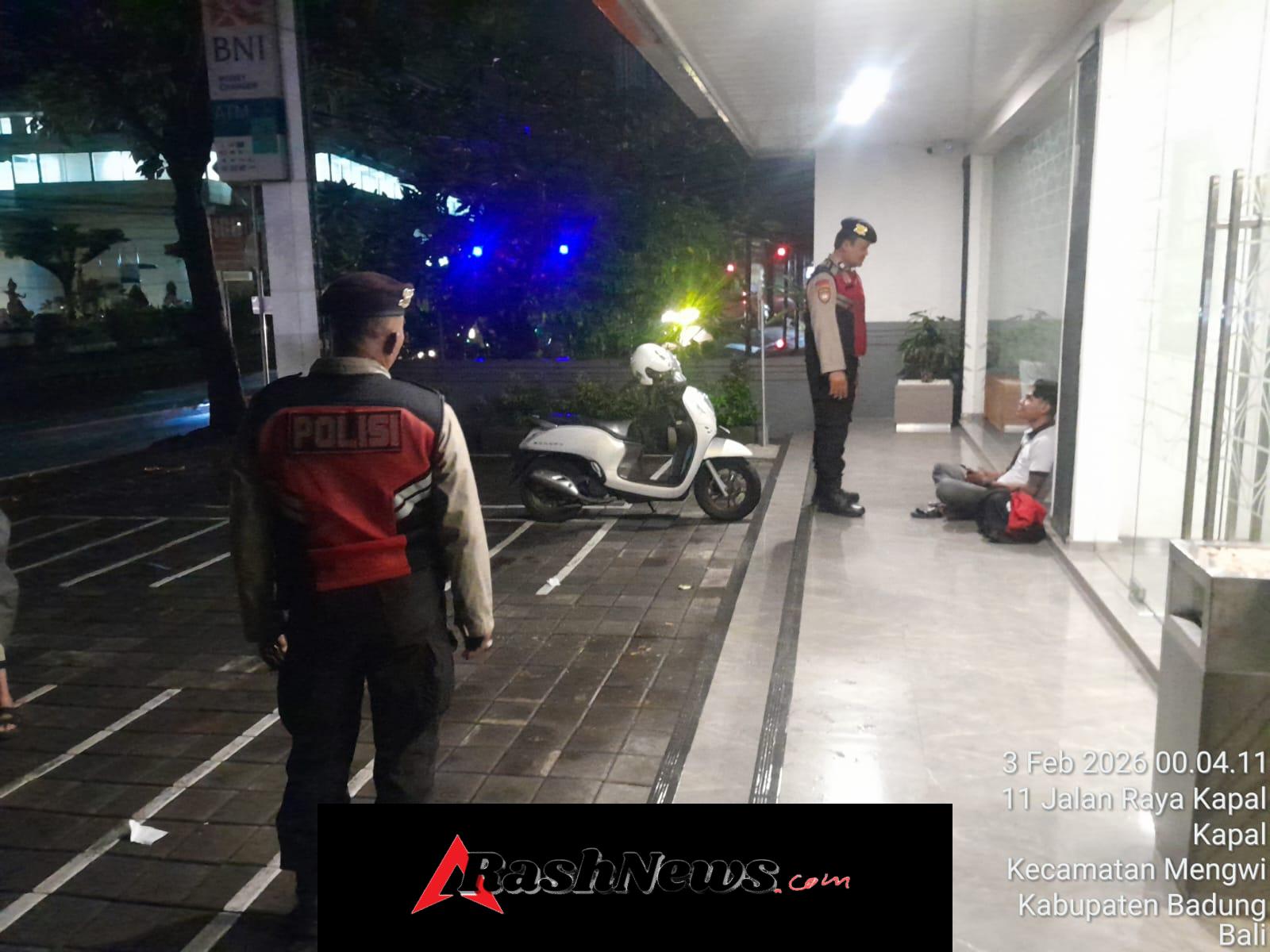 Patroli Perbankan Samapta Polsek Mengwi Sambangi BNI Kapal Pastikan Aman Dari Gangguan Kamtibmas