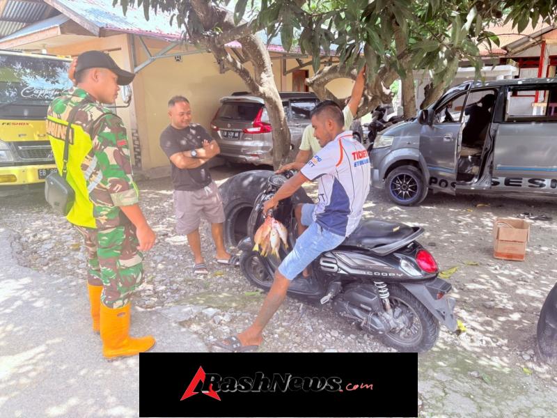 TNI Hadir di Tengah Warga, Babinsa Maurole Tegaskan Pentingnya Keamanan dan Ketertiban Desa