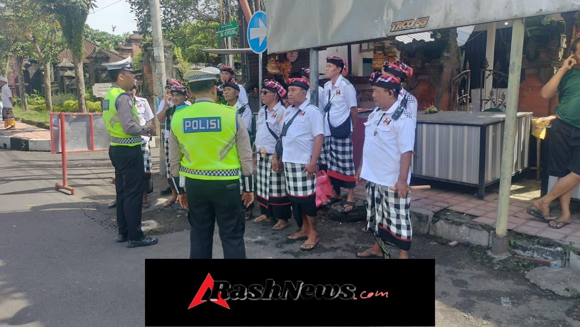 Tingkatkan Kesadaran Lalu Lintas, Satgas Preemtif Polres Karangasem Rangkul Pecalang di Jalan Gajah Mada