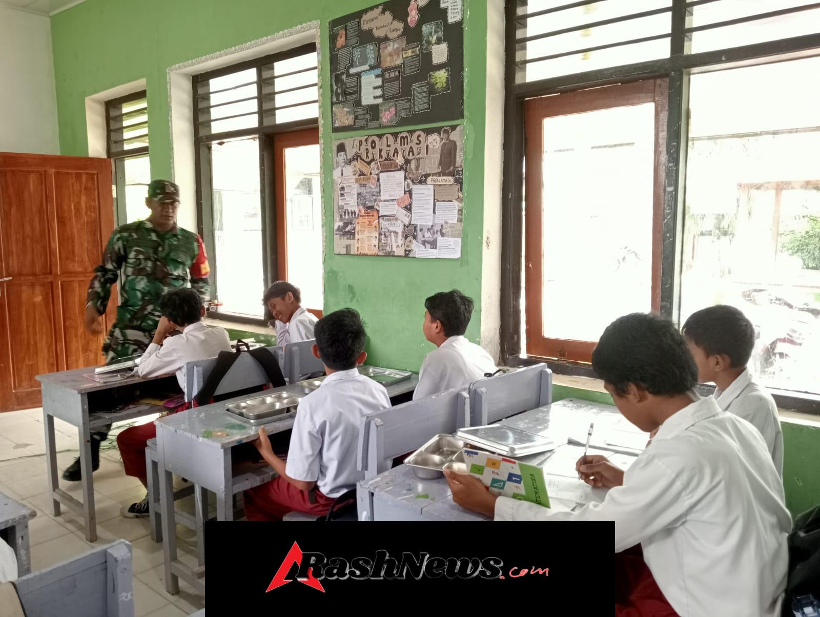 TNI Hadir di Sekolah, Program Makan Bergizi Gratis Berjalan Lancar di Jereweh