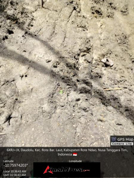 Babinsa Koramil 1627-03/Batutua Pantau Pekerjaan Awal Pembangunan di Desa Tualima