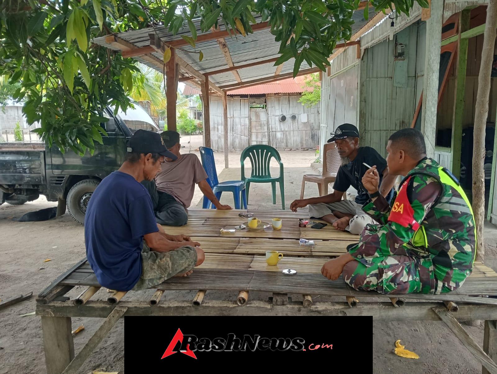 Komsos dan Pamwil di Desa Woloau, Masyarakat Sambut Antusias Kehadiran Babinsa