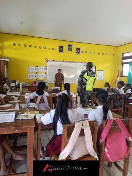 Babinsa Kawal Pelaksanaan MBG di Kecamatan Lobalain Berjalan Aman dan Lancar