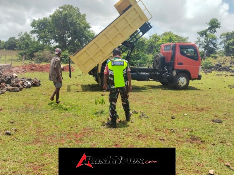 Babinsa Koramil 1627-03/Batutua Monitoring Penurunan Material KDKMP di Desa Oelua