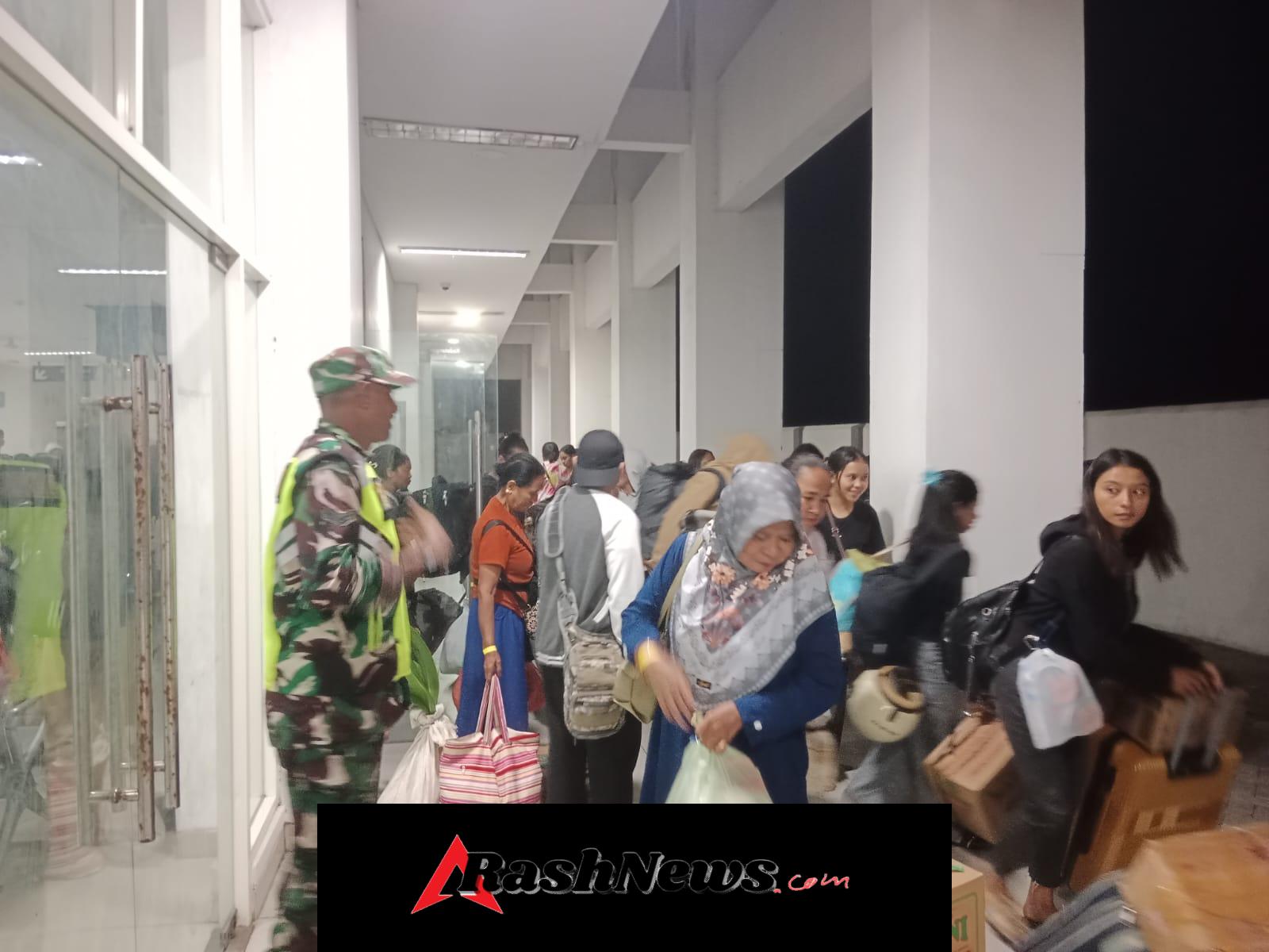 Hadir di Tengah Masyarakat, Babinsa Ende Pastikan Aktivitas Pelabuhan IPPI Tetap Kondusif