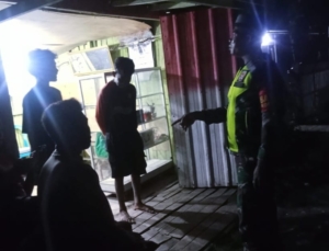 Patroli Malam Babinsa Desa Lere Dorong Pemuda Ciptakan Lingkungan Aman dan Kondusif