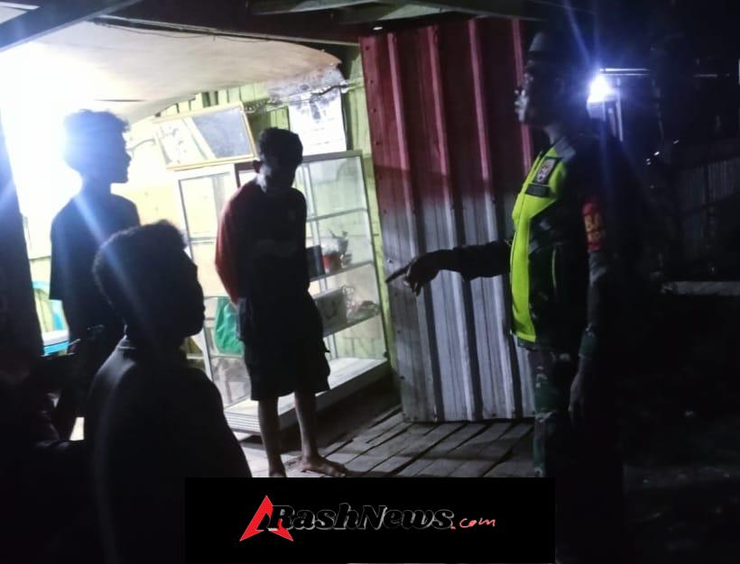 Patroli Malam Babinsa Desa Lere Dorong Pemuda Ciptakan Lingkungan Aman dan Kondusif