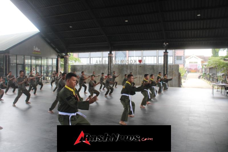 Personil Kodim 1608/Bima Ikuti Uji Kenaikan Sabuk Pencak Silat Militer
