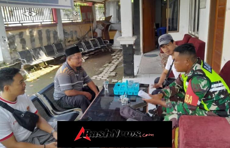 Babinsa Desa Kembang Kerang Koptu Muh. Ziadi Laksanakan Komsos Bersama Staf Desa