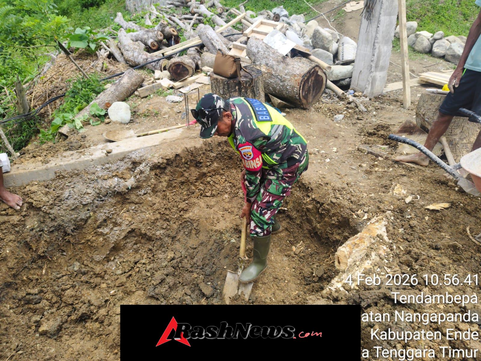 TNI AD Perkuat Kemanunggalan melalui Karya Bakti Babinsa di Desa Bhobenga