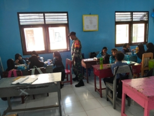 Dukung Gizi Anak Sekolah, TNI AD Dampingi Program MBG di Kecamatan Jereweh