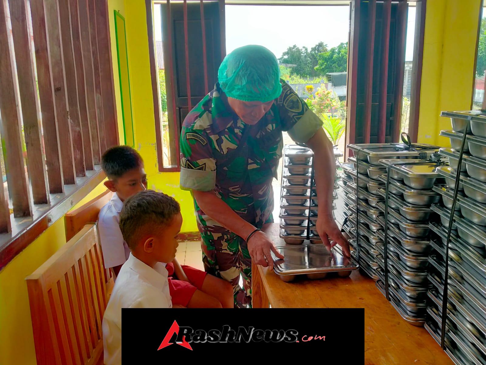 Babinsa Pastikan Distribusi MBG Berjalan Aman dan Lancar di Kecamatan Lobalain