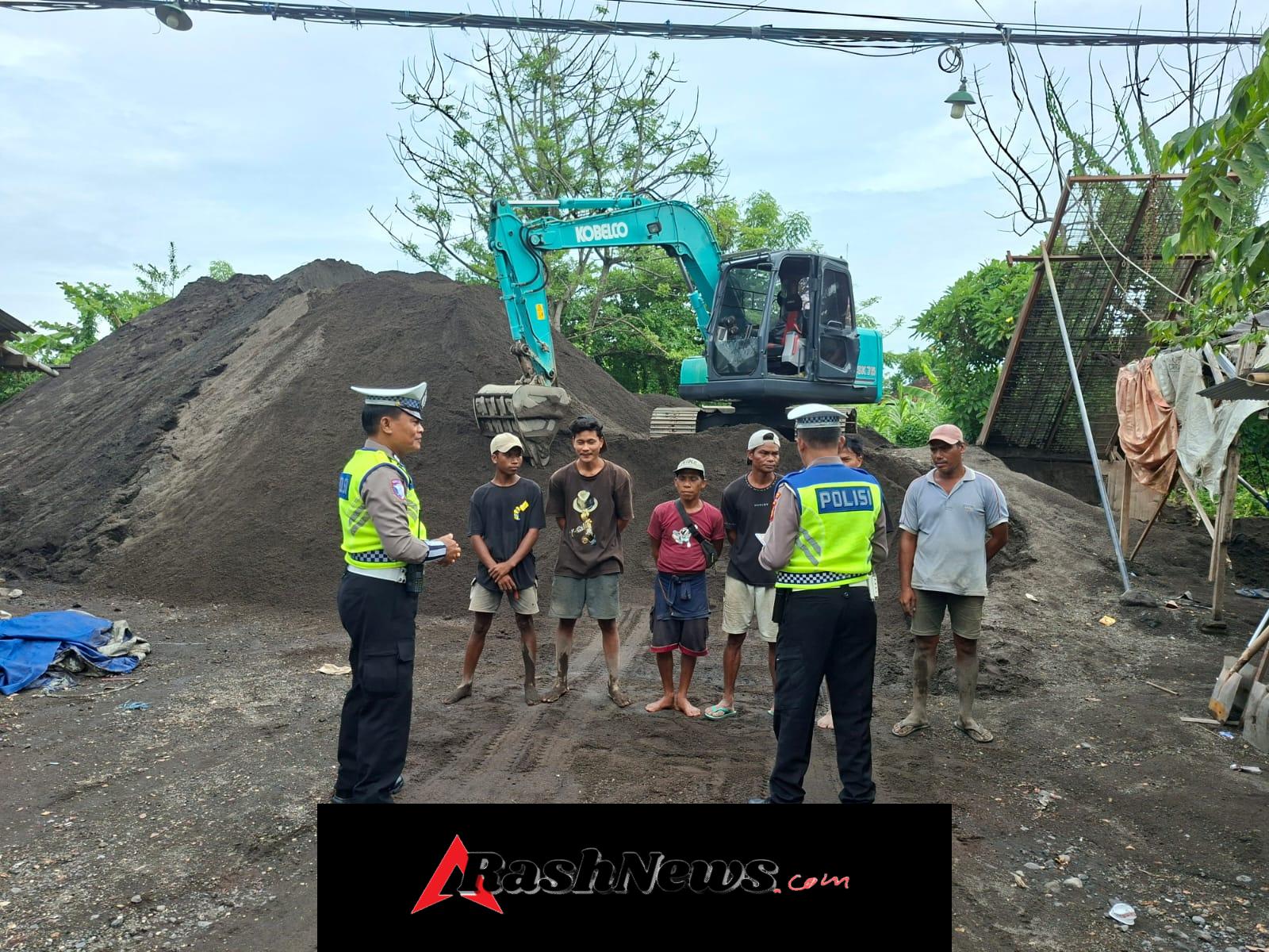 Ops Keselamatan Agung 2026, Satgas Preemtif SSG Dikmas dan Binluh Polres Klungkung Laksanakan Pembagian Brosur dan Penyuluhan di Simpang Empat Watu Klotok