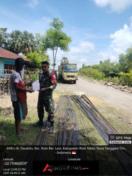 Pastikan Material Aman dan Tertib, Babinsa Monitoring KDKMP di Desa Tualima