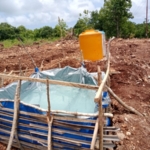 Babinsa Koramil 1627-03/Batutua Pantau Penurunan Material KDKMP Desa Mundek