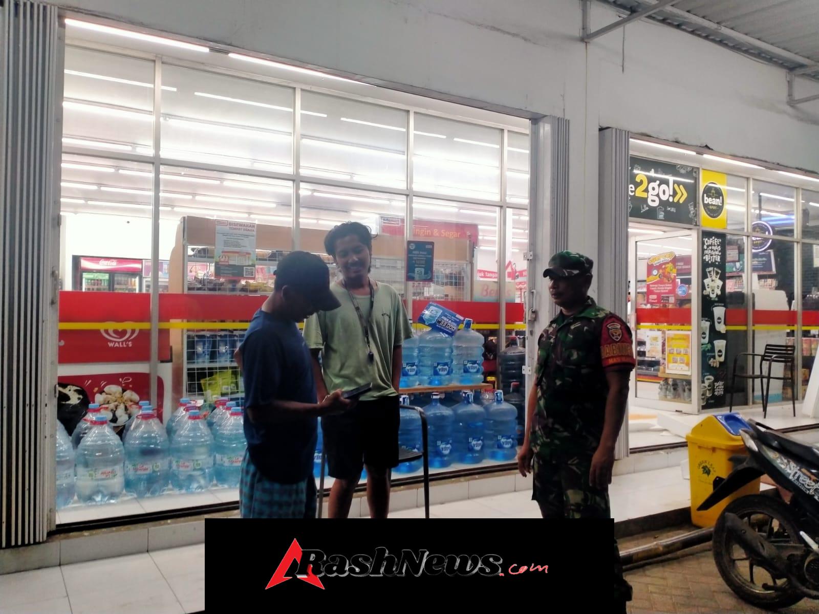 Wujudkan Kondusifitas Di Malam Hari, Babinsa Bersama BKD Lakukan Patroli