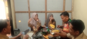 Melalui Komsos, Babinsa Ajak Aparat Desa Jaga Stabilitas Wilayah